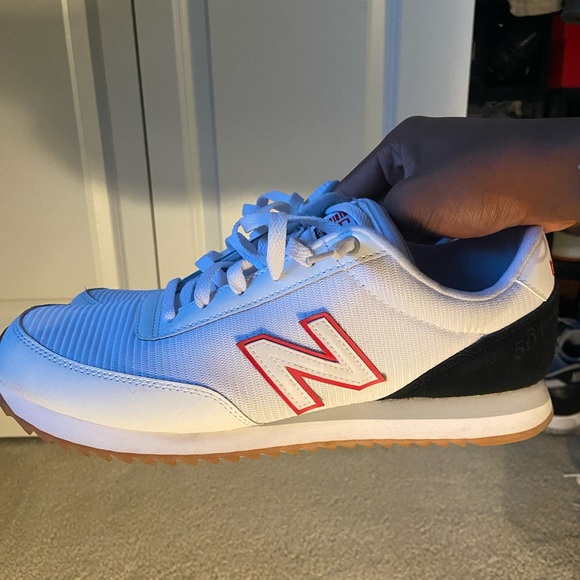 10.5 New Balance Gum Bottom - Picture 2 of 3